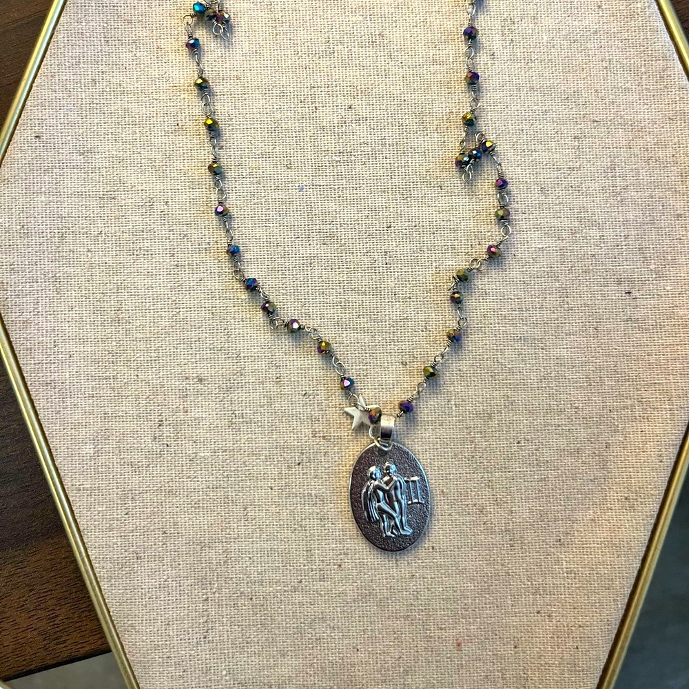🌙 Silver Toned Gemini Necklace - Picture 1 of 5